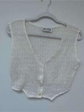 Ashley Taylor Petites Vintage Cropped Cream knit vest